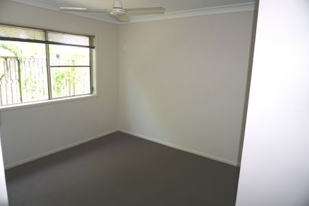 Spacious Family Home in Prime Location - 26 Duranbah Road, Blacks Beach - Photo 3
