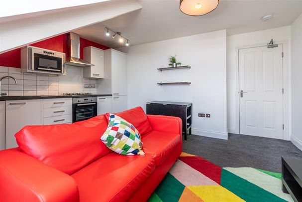 3 bed apartment to rent in Jesmond Road, Newcastle Upon Tyne, NE2 - Photo 1