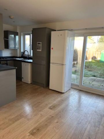 3 bedroom semi-detached house to rent - Photo 3