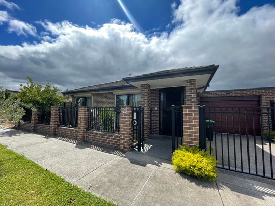 Beautifully Presented 2 Bedroom Home&period;&period;&period; - Photo 1