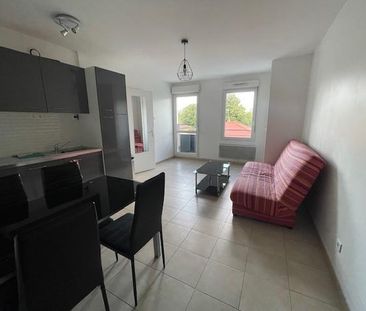 Location Appartement 1 pièce 27m² VAULX EN VELIN 69120 - Photo 2