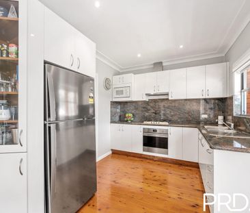 BEAUTIFUL 3 BEDROOM FAMILY HOME - Photo 4