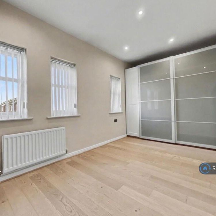 3 bedroom semi-detached house to rent - Photo 1