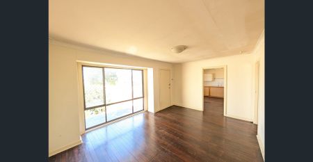 SPACIOUS FAMILY HOME! - Photo 4