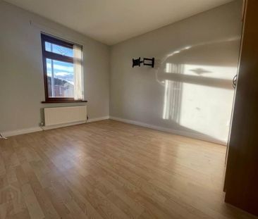 4 Mountpottinger Road, Belfast, BT5 4LG - Photo 2