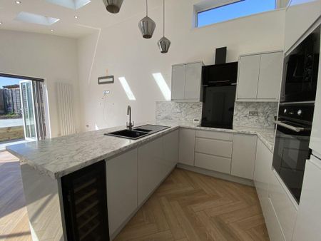 2 bedroom semi-detached bungalow to rent - Photo 2