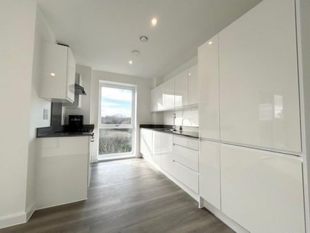 2 bedroom flat to rent - Photo 2