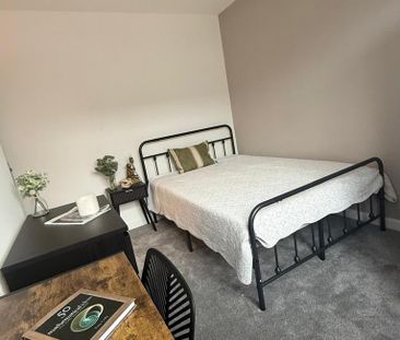 6 bedroom semi-detached house to rent - Photo 5