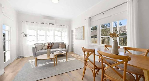 Adorable modern 3 bedroom - Photo 1