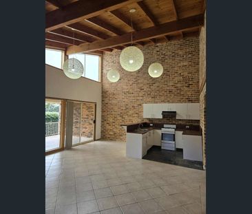 Spacious architecturally designed unit with ocean views - Photo 4