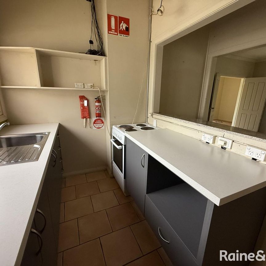 Residential Accommodation with a Flexible Floor Plan - Suit Mining Contractors or Group Accommodation - Photo 1