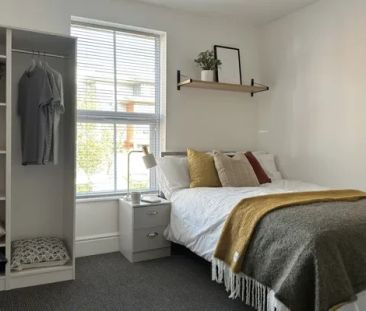 6 Bedroom House - Photo 5