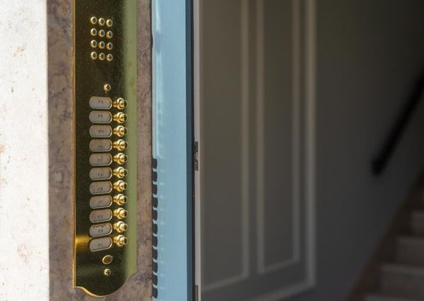 1 Bedroom Apartment with swimming pool, Janelas Verdes, Lisboa