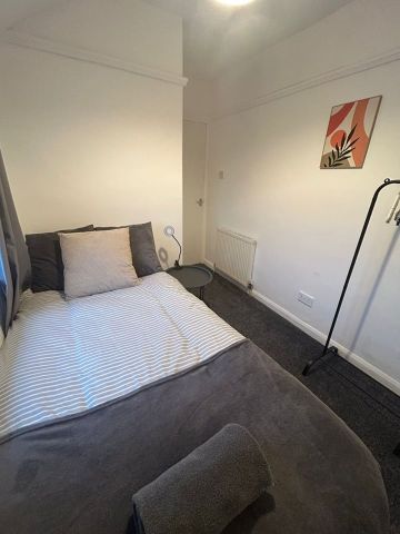 3 Bed End Terrace, Neville Terrace, LS9 - Photo 3