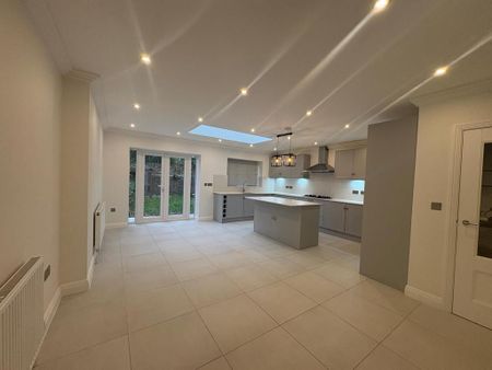 3 bedroom semi-detached house to rent - Photo 2