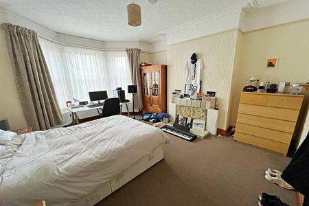 6 bedroom detached house to rent - Photo 5