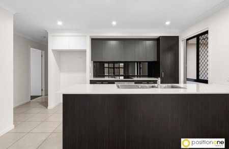 Modern Family home in popular North Harbour Estate! - Photo 3