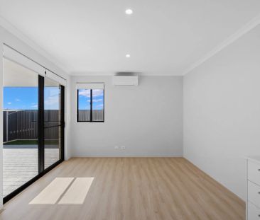 Stylish, Easy-Care Unit Close to the Beach - 2 Bedrooms, 1 Bathroom - Photo 4