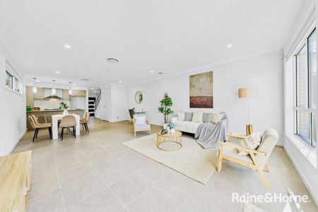 Contemporary Four-Bedroom Home Close to Transport & Shops - Photo 4