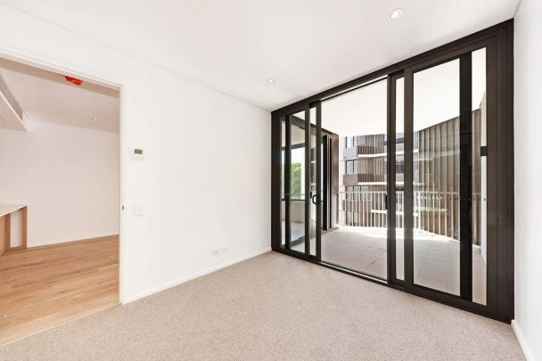 Beautiful Modern Apartment in Superb Location - Photo 1