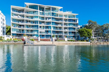 Luxury Waterfront Living! - Photo 4