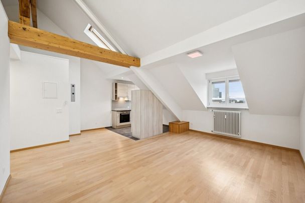 Modern, bright and spacious attic apartment - Foto 1