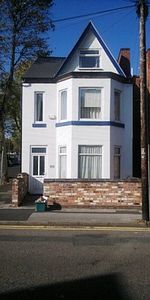 SIX BEDROOM-3 BATHROOMS-10 MINS FROM CITY CENTRE-£60 P/W/P/P - Photo 4