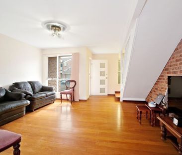 Spacious full brick townhouse - Photo 5