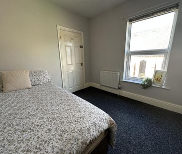 3 bedroom terraced house to rent - Photo 6