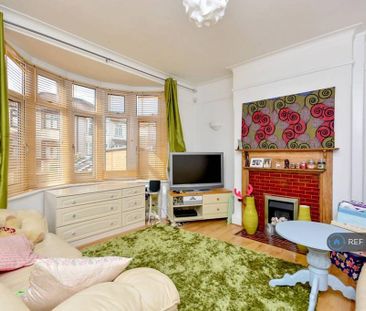 4 bedroom semi-detached house to rent - Photo 1