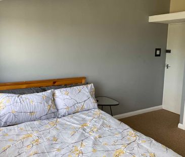 High quality refurbished property - Photo 6