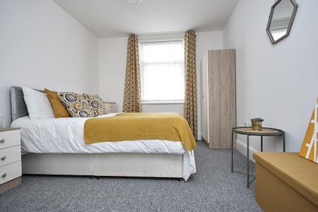 1 bedroom in a house share to rent - Photo 2