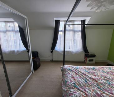Room in a Shared Flat, Sydenham Road, CR0 - Photo 2