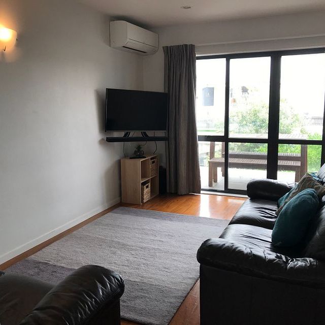 Immaculate Ellerslie 2 Bedroom Furnished Apartment - Photo 1