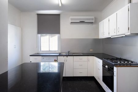 5 White Street, Kennington. - Photo 3