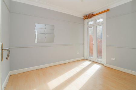 4 bedroom terraced house to rent - Photo 4