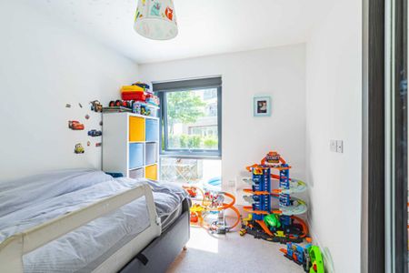 2 bed Flat for rent - Photo 4