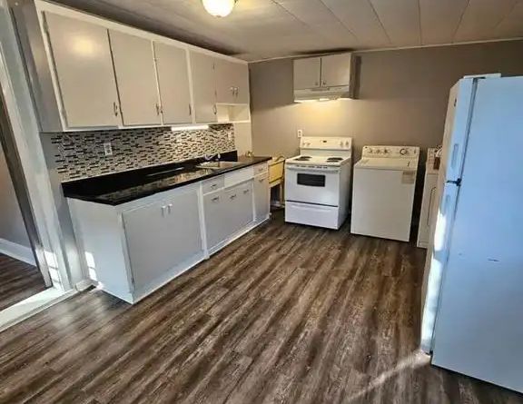 4275 WYANDOTTE East Unit# 2 — 2 Bedroom - Photo 1