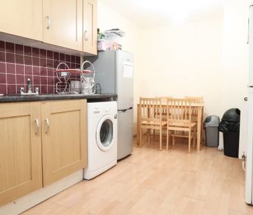 Room in a Shared Flat, Bow Central Line, E3 - Photo 6