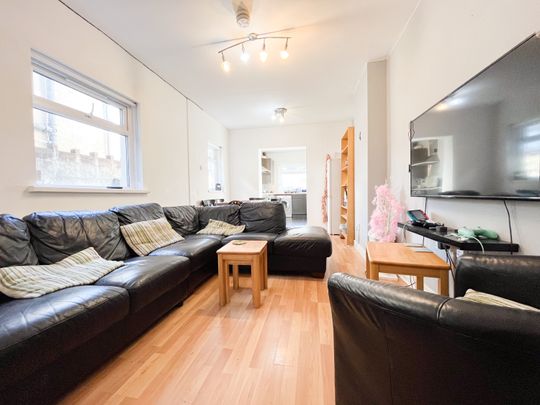 Tewkesbury Street, Cathays - Photo 1