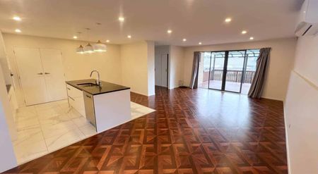 4 bedrooms with 3 bathrooms - Photo 3