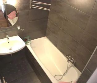 Ruhige, super Lage, 62m² Wohnung im 8. Bezirk | 3 Zimmer | möbliert | Lift - Photo 2
