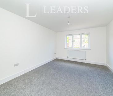 4 bedroom detached house to rent - Photo 6