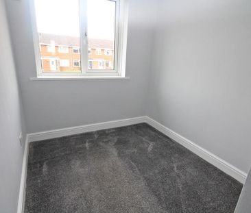 3 bedroom end of terrace house to rent - Photo 4