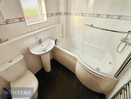 1 bedroom Flat To Let - Photo 4