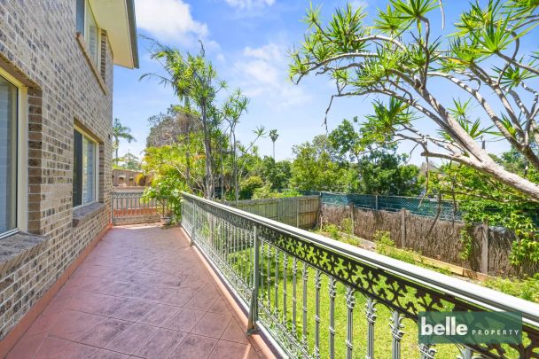 Tropical Oasis With Oversized Courtyard - Photo 1