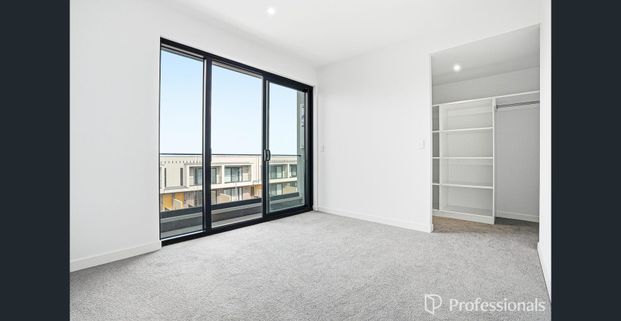 Brand New Luxury Home - Photo 1