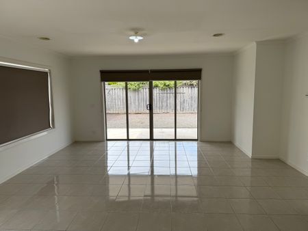 Modern Family Living in Prime South Morang Location **APPLY FOR THIS PROPERTY NOW** - Photo 4