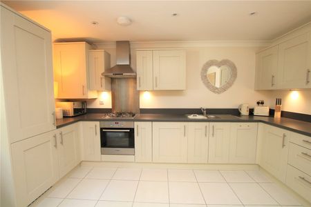 Reservoir Crescent, Reading, Berkshire, RG1 - Photo 5