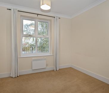 Russell Road, Town Centre, Basingstoke - Photo 2